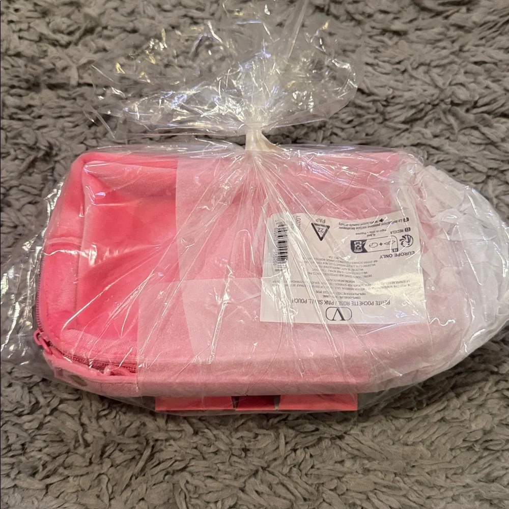 Valentino wristlet with 3 travel perfumes - Picture 3 of 3